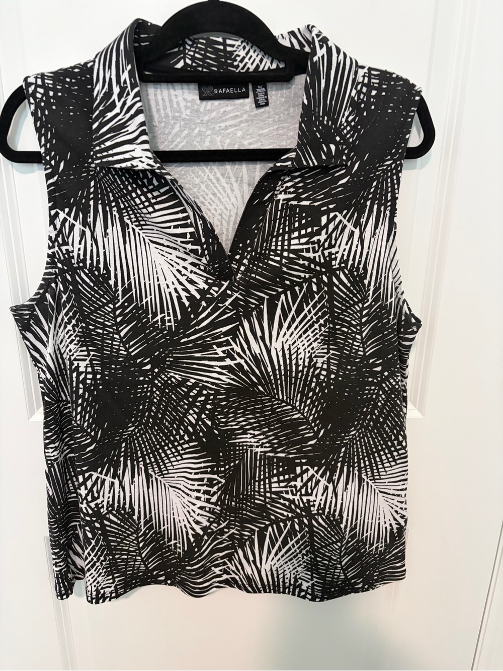 NWOT Rafaella Black & White Palm-Print Sleeveless Polo